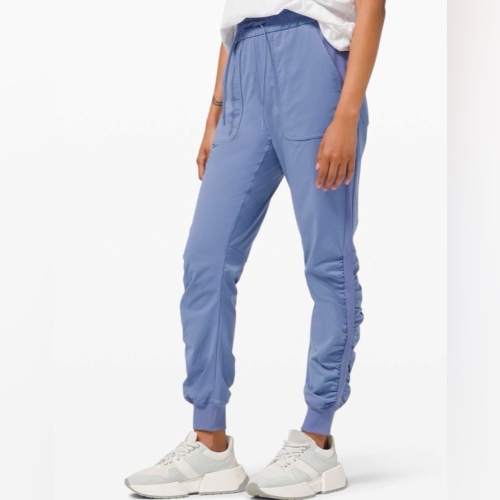 Lululemon Beyond the Studio Jogger
Water Drop size 2 EUC